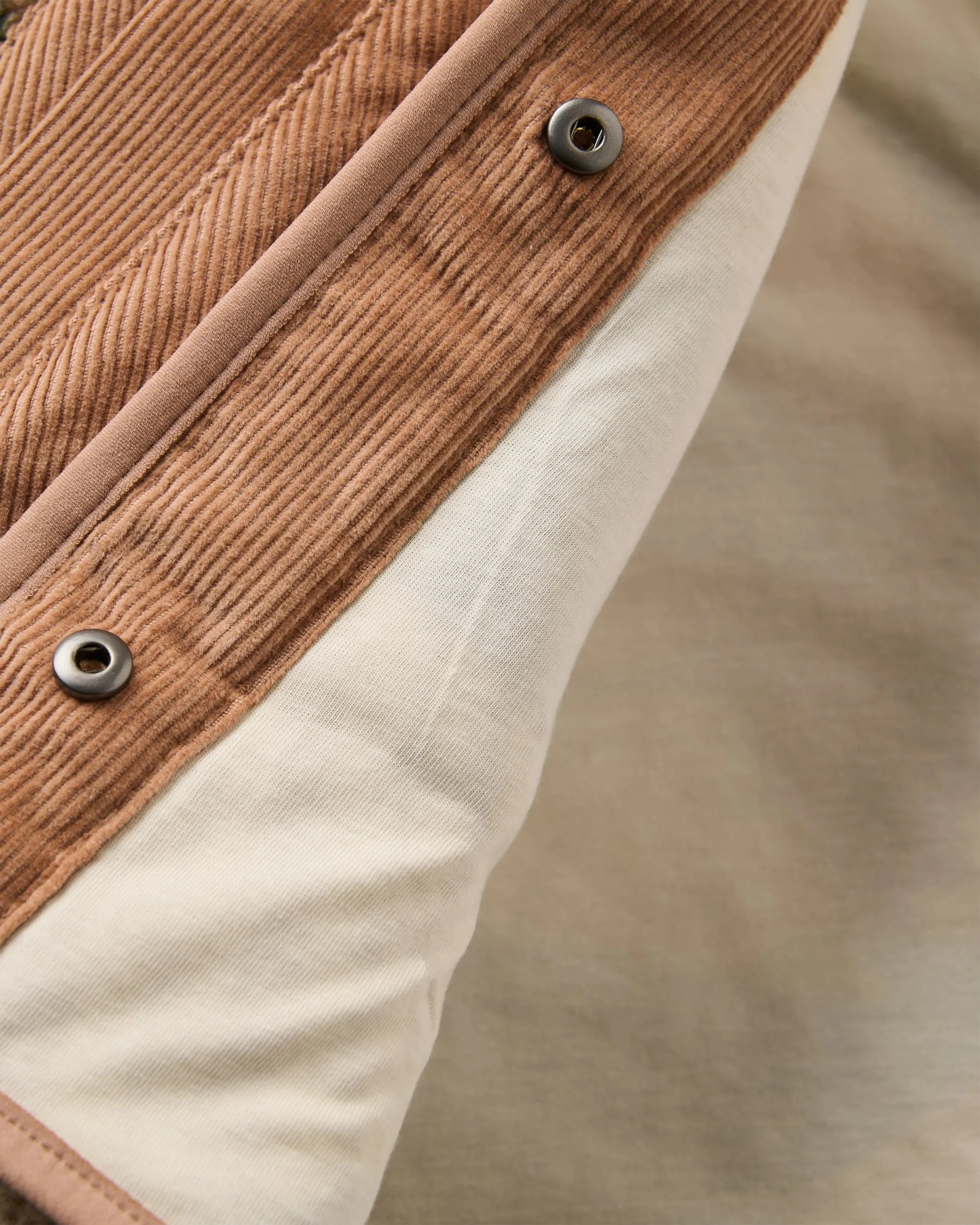 Clover Sherpa Fleece - Sun Patch Simply Taupe – Bild 5