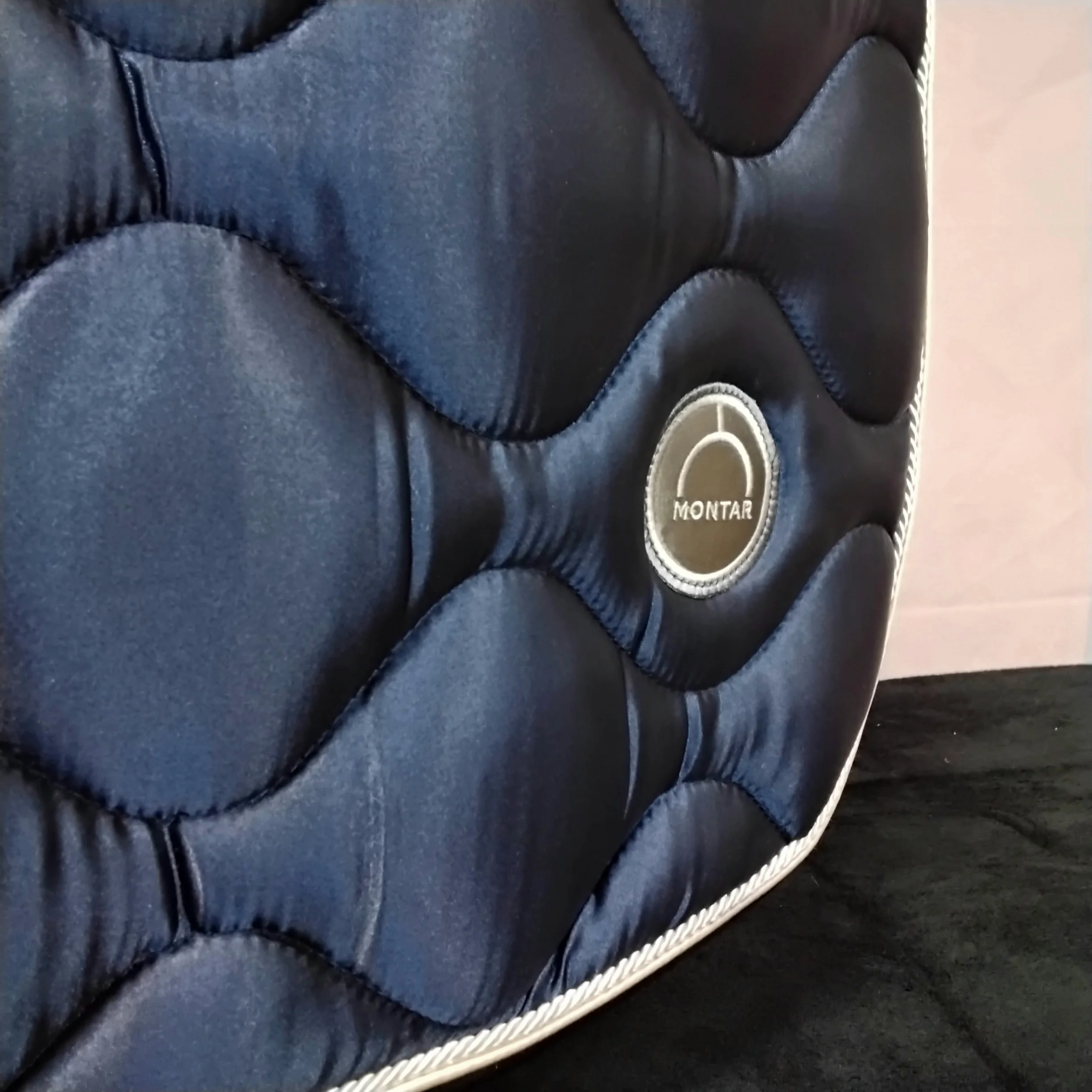 MONTAR DLux Saddle Pad Navy Dressage & Jump – Bild 6