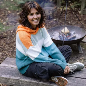 Moments Übergroßer Bio-Strickpullover mit Kapuze - Mehrfarbig gestreift