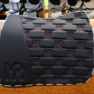 MRS. ROS - ICONIC Dressage Saddle Pad - Schwarz/Rot