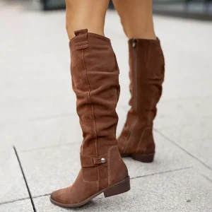Warme Wildlederstiefel für Damen: Winterliche Gemütlichkeit und Stil
