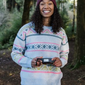 Verspielter Strickpullover - Heimgewebter Streifen Blauer Nebel