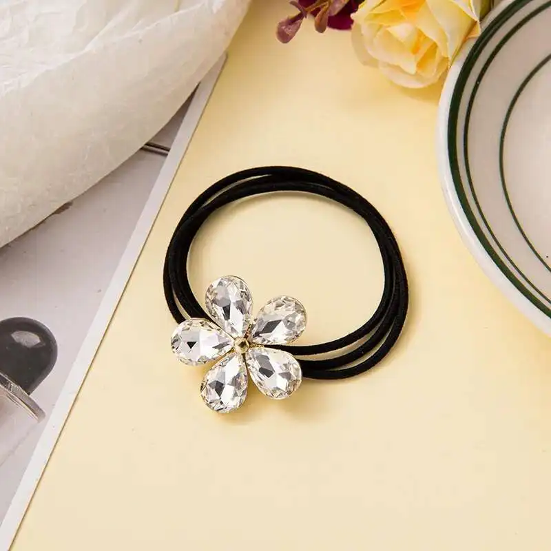Kristall Haargummi mit Niedlichen Blumen | Elastischer Haarring für Mädchen & Damen – Bild 5