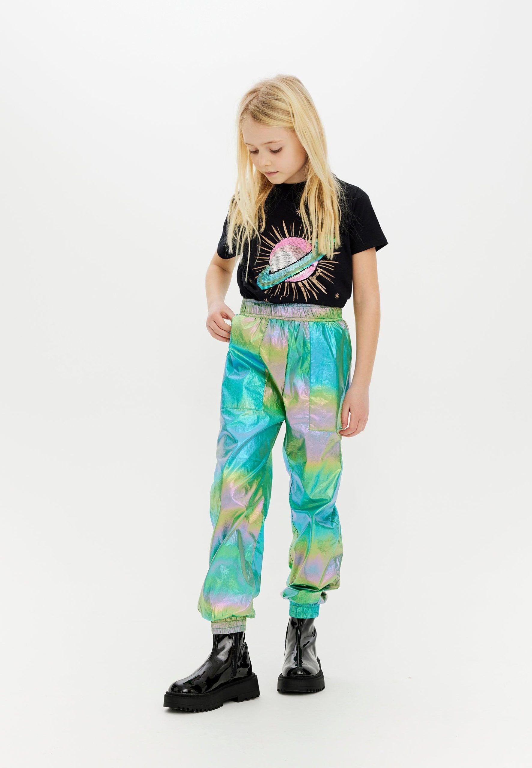 THE NEW T-Shirt mit Pailletten-Planet - Black & Crushed Berry – Bild 3