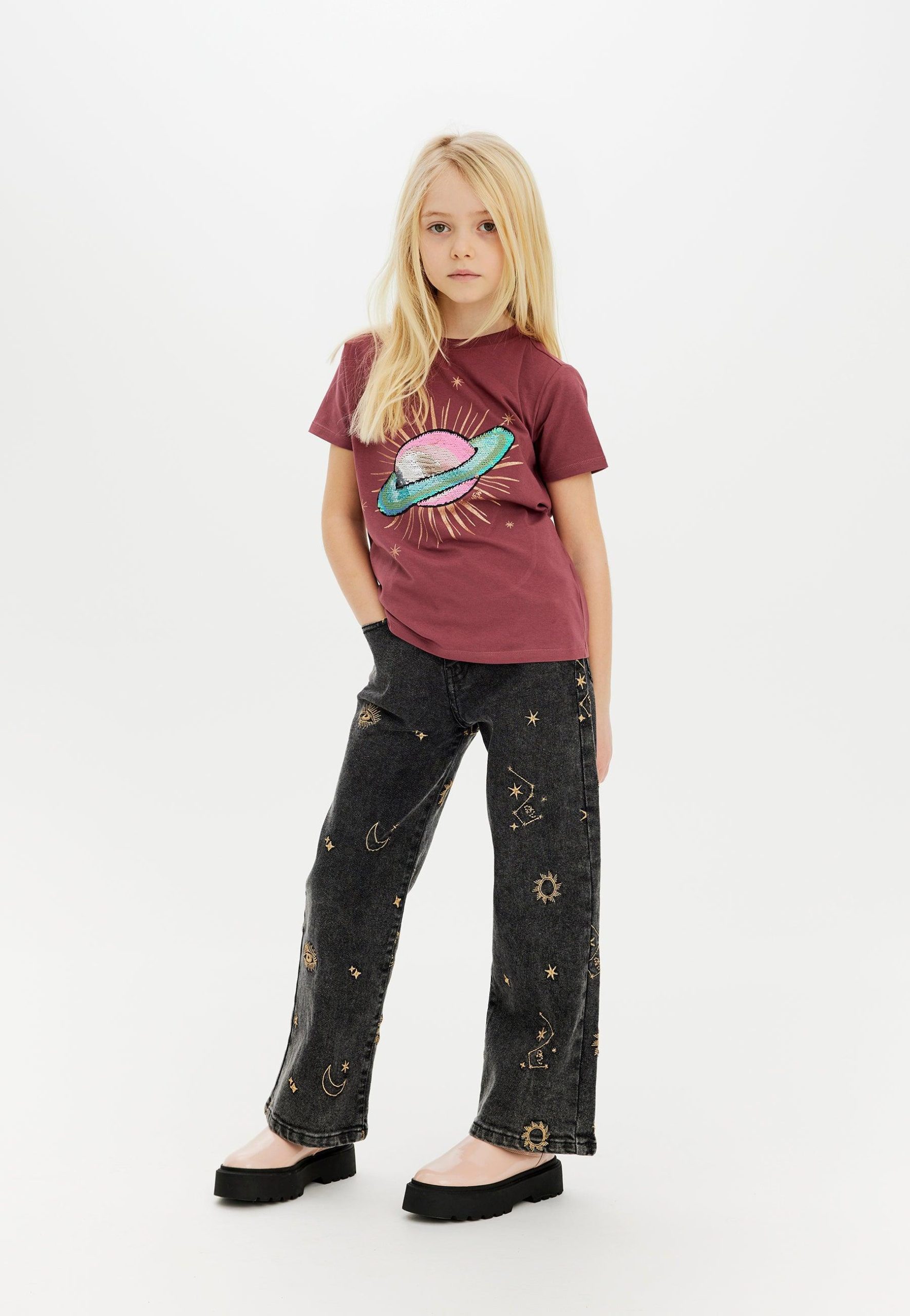 THE NEW T-Shirt mit Pailletten-Planet - Black & Crushed Berry – Bild 4